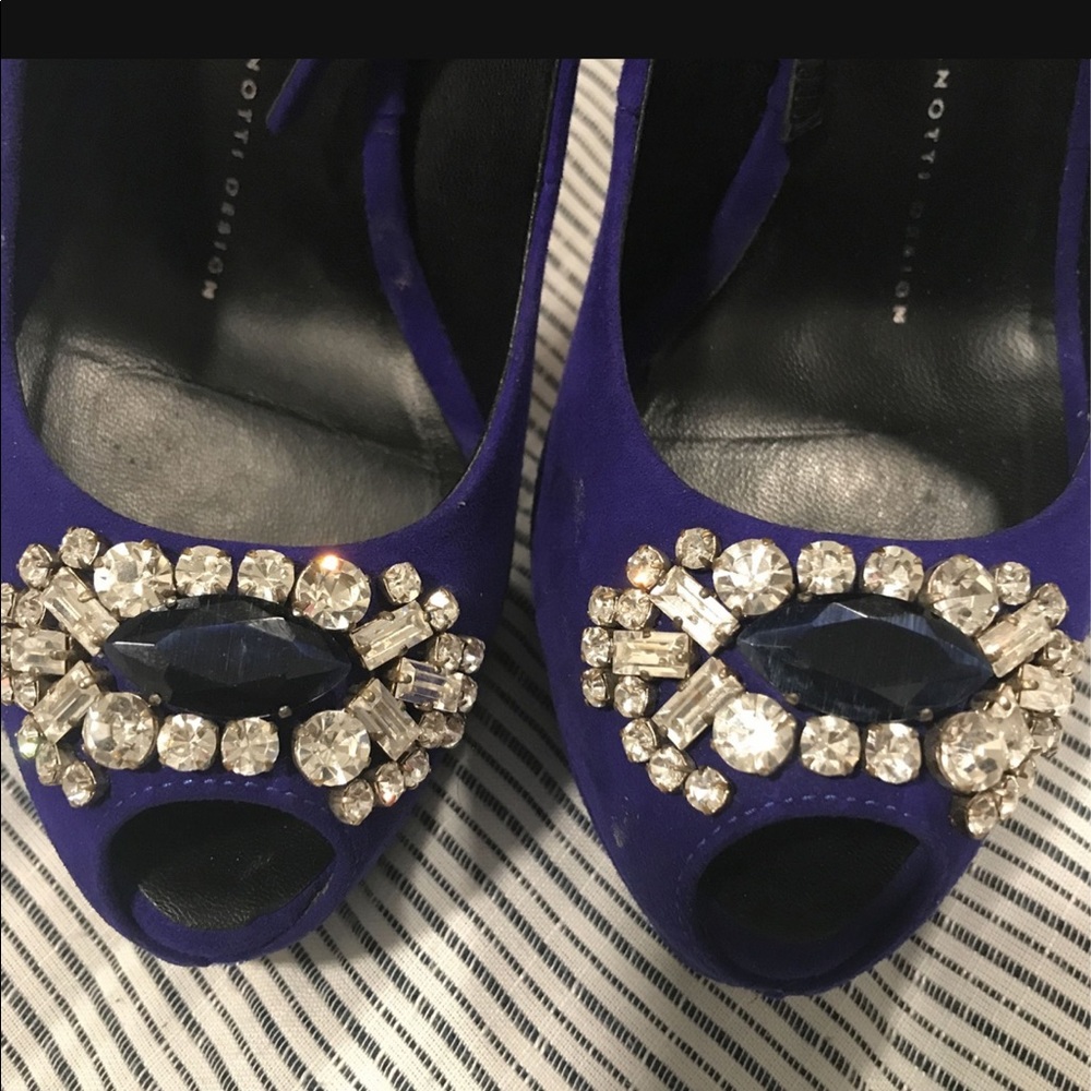 Pregnant can’t wear them - Picture 5 of 8